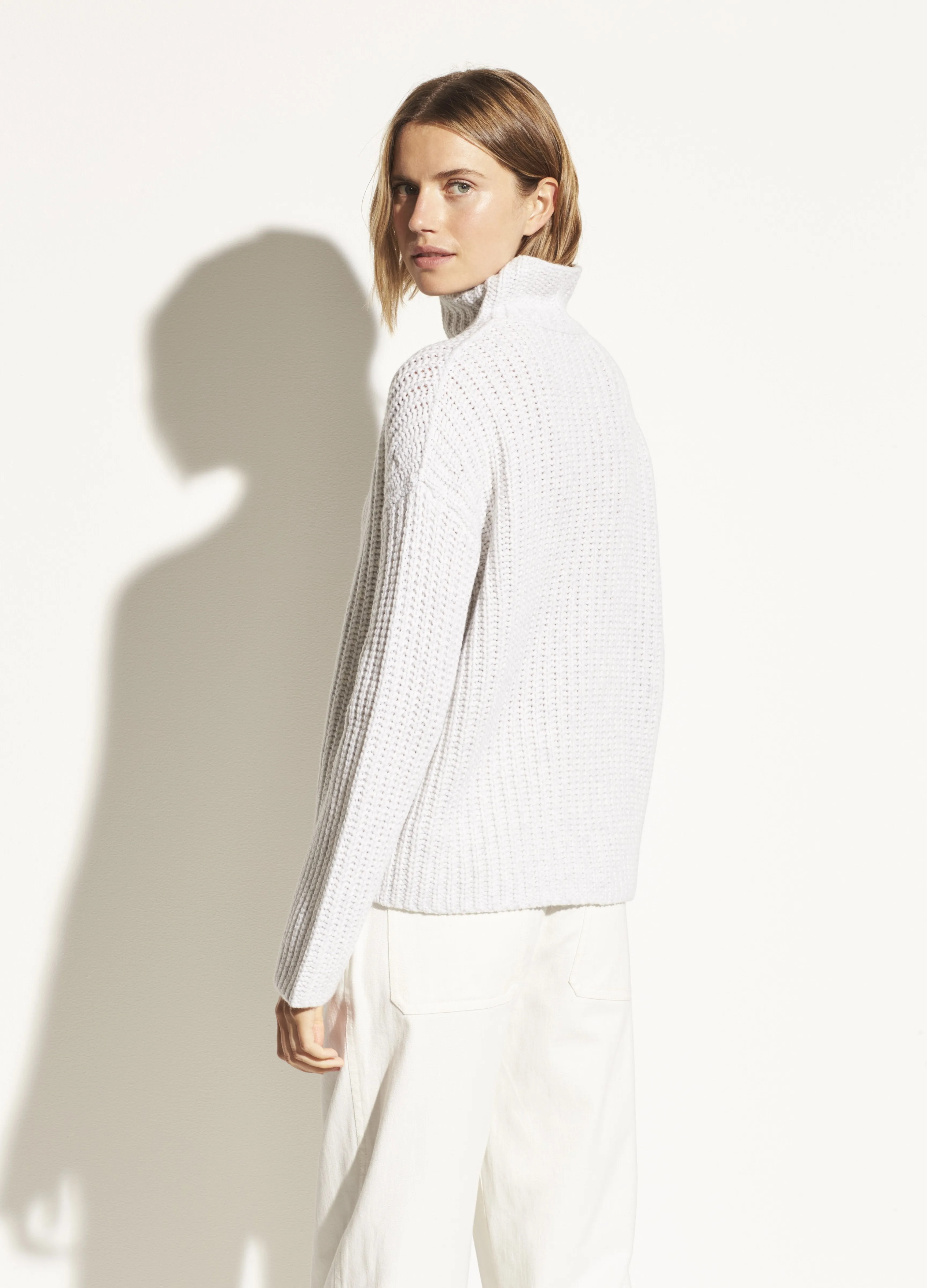 Chunky Ribbed Turtleneck in Light Grey