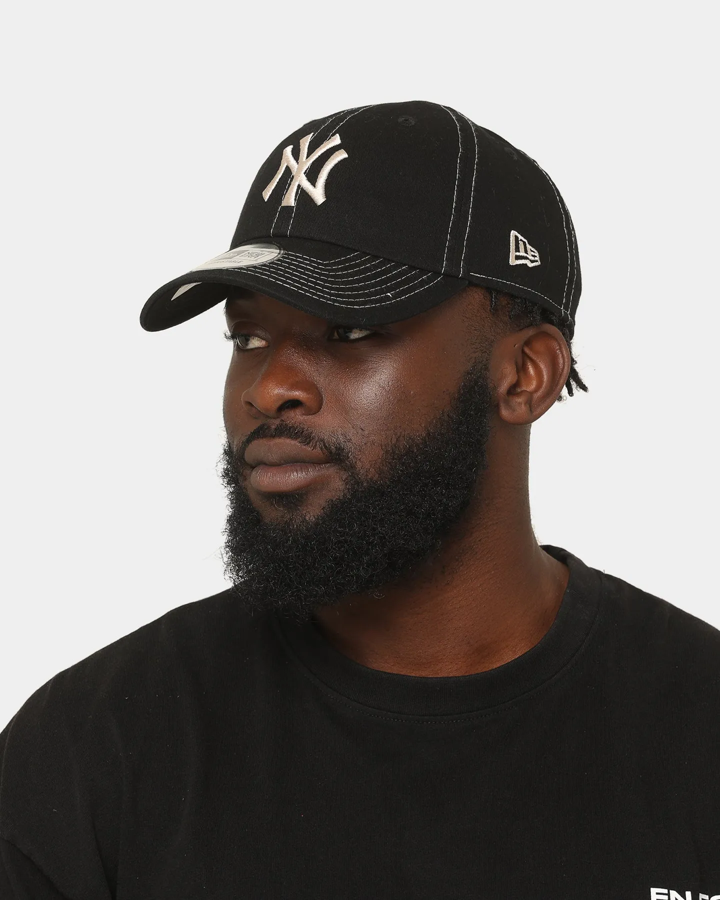 New Era New York Yankees 'Black Contrast' Casual Classic Strapback Black/Stone