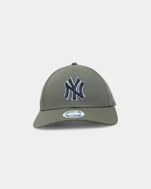 New Era Women's New York Yankees 9FORTY Casual Classic Strapback New Olive