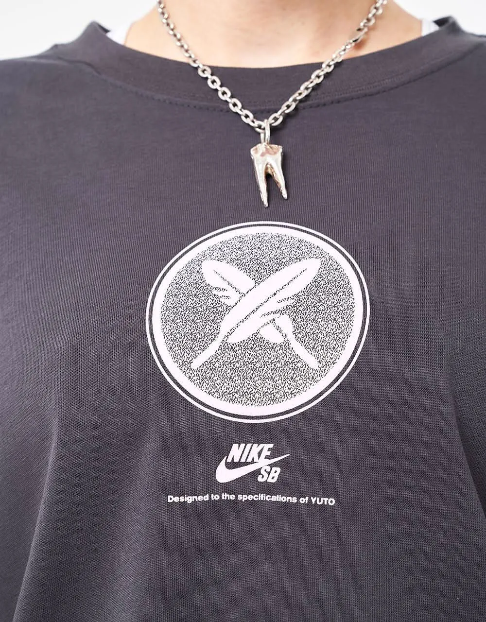 Nike SB x Yuto M90 T-Shirt - Anthracite